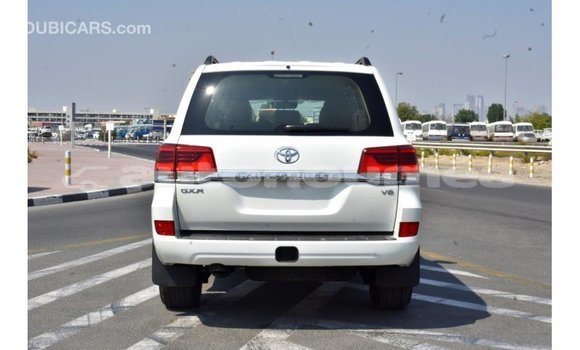 Buy Import Toyota Land Cruiser White Car in Import - Dubai in Iles Buy Import Toyota Land Cruiser White Car in Import - Dubai in Iles