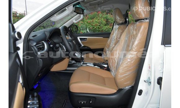 Acheter Import Voiture Toyota Fortuner Blanc à Import - Dubai, Iles Acheter Import Voiture Toyota Fortuner Blanc à Import - Dubai, Iles