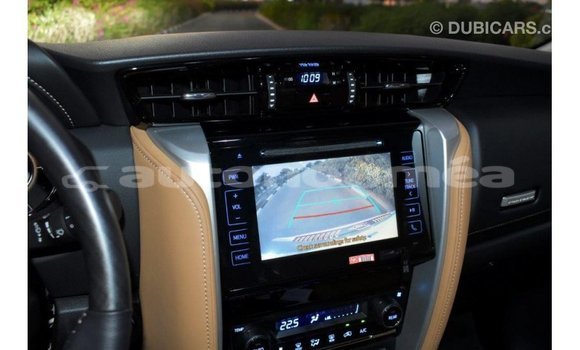 Acheter Import Voiture Toyota Fortuner Blanc à Import - Dubai, Iles Acheter Import Voiture Toyota Fortuner Blanc à Import - Dubai, Iles