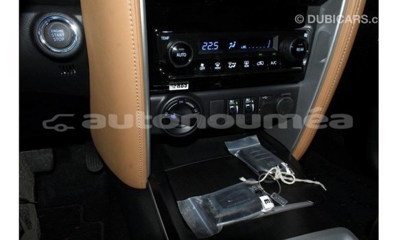 Acheter Import Voiture Toyota Fortuner Blanc à Import - Dubai, Iles Acheter Import Voiture Toyota Fortuner Blanc à Import - Dubai, Iles