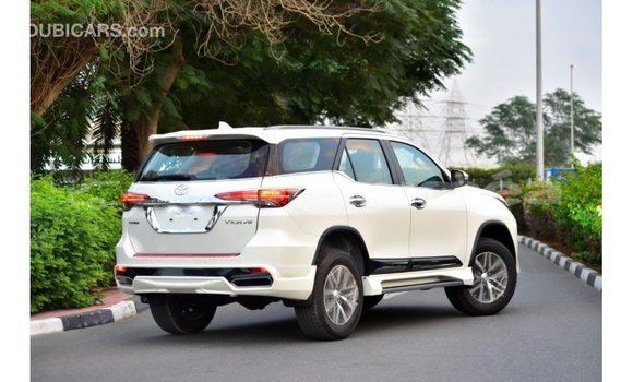 Acheter Import Voiture Toyota Fortuner Blanc à Import - Dubai, Iles Acheter Import Voiture Toyota Fortuner Blanc à Import - Dubai, Iles