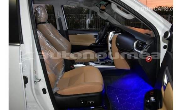 Acheter Import Voiture Toyota Fortuner Blanc à Import - Dubai, Iles Acheter Import Voiture Toyota Fortuner Blanc à Import - Dubai, Iles
