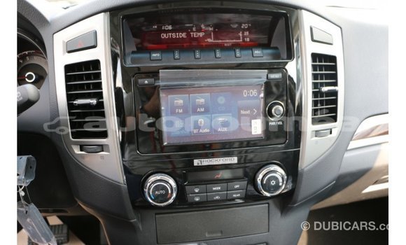 Acheter Import Voiture Mitsubishi Pajero Noir à Import - Dubai, Iles Acheter Import Voiture Mitsubishi Pajero Noir à Import - Dubai, Iles