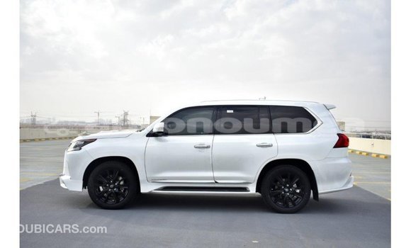 Buy Import Lexus LX White Car in Import - Dubai in Iles Buy Import Lexus LX White Car in Import - Dubai in Iles