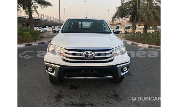 Acheter Import Voiture Toyota Hilux Blanc à Import - Dubai, Iles Acheter Import Voiture Toyota Hilux Blanc à Import - Dubai, Iles