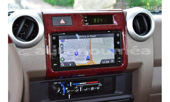 Acheter Import Voiture Toyota Land Cruiser Beige à Import - Dubai, Iles Acheter Import Voiture Toyota Land Cruiser Beige à Import - Dubai, Iles