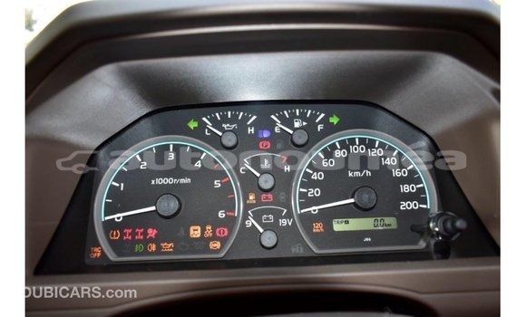 Acheter Import Voiture Toyota Land Cruiser Beige à Import - Dubai, Iles Acheter Import Voiture Toyota Land Cruiser Beige à Import - Dubai, Iles