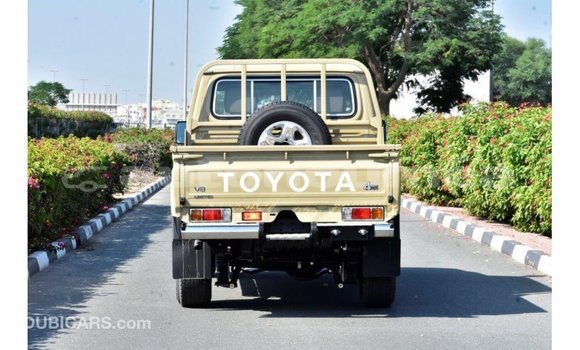 Acheter Import Voiture Toyota Land Cruiser Beige à Import - Dubai, Iles Acheter Import Voiture Toyota Land Cruiser Beige à Import - Dubai, Iles