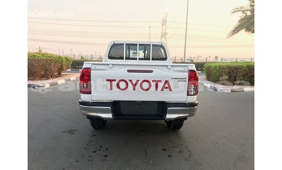 Acheter Import Voiture Toyota Hilux Blanc à Import - Dubai, Iles Acheter Import Voiture Toyota Hilux Blanc à Import - Dubai, Iles