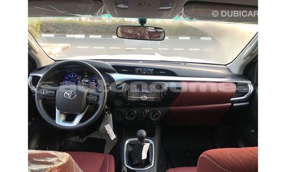 Acheter Import Voiture Toyota Hilux Blanc à Import - Dubai, Iles Acheter Import Voiture Toyota Hilux Blanc à Import - Dubai, Iles