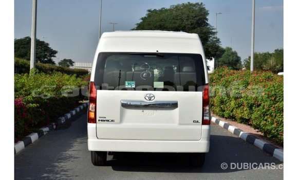 Acheter Import Voiture Toyota Hiace Blanc à Import - Dubai, Iles Acheter Import Voiture Toyota Hiace Blanc à Import - Dubai, Iles