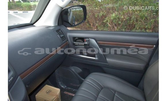 Buy Import Toyota Land Cruiser Black Car in Import - Dubai in Iles Buy Import Toyota Land Cruiser Black Car in Import - Dubai in Iles