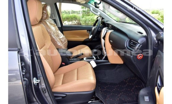 Acheter Import Voiture Toyota Fortuner Autre à Import - Dubai, Iles Acheter Import Voiture Toyota Fortuner Autre à Import - Dubai, Iles