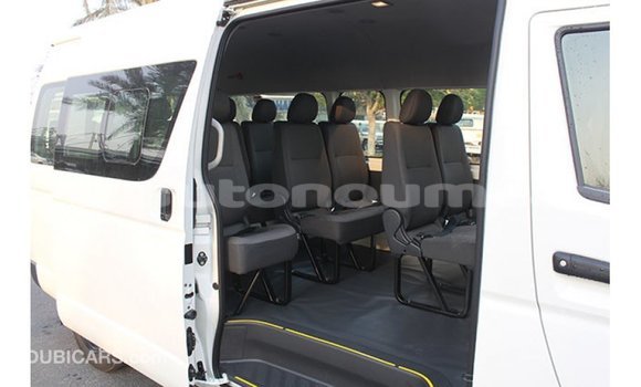 Acheter Import Voiture Toyota Hiace Blanc à Import - Dubai, Iles Acheter Import Voiture Toyota Hiace Blanc à Import - Dubai, Iles