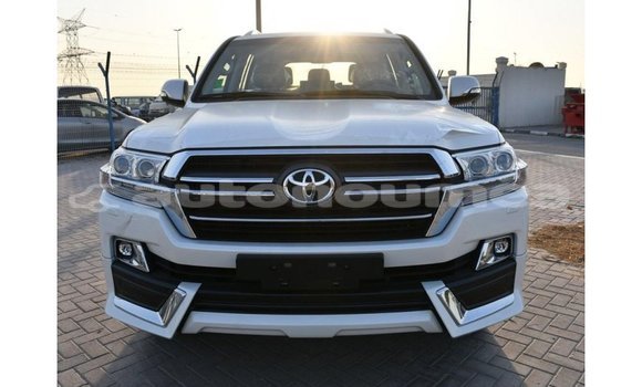 Buy Import Toyota Land Cruiser White Car in Import - Dubai in Iles Buy Import Toyota Land Cruiser White Car in Import - Dubai in Iles