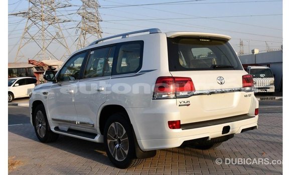 Buy Import Toyota Land Cruiser White Car in Import - Dubai in Iles Buy Import Toyota Land Cruiser White Car in Import - Dubai in Iles
