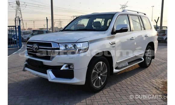 Buy Import Toyota Land Cruiser White Car in Import - Dubai in Iles Buy Import Toyota Land Cruiser White Car in Import - Dubai in Iles