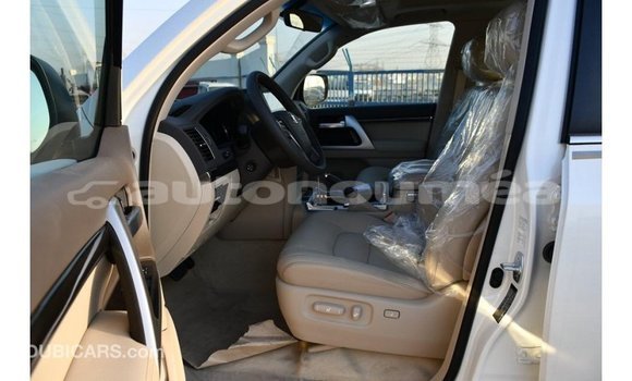 Buy Import Toyota Land Cruiser White Car in Import - Dubai in Iles Buy Import Toyota Land Cruiser White Car in Import - Dubai in Iles