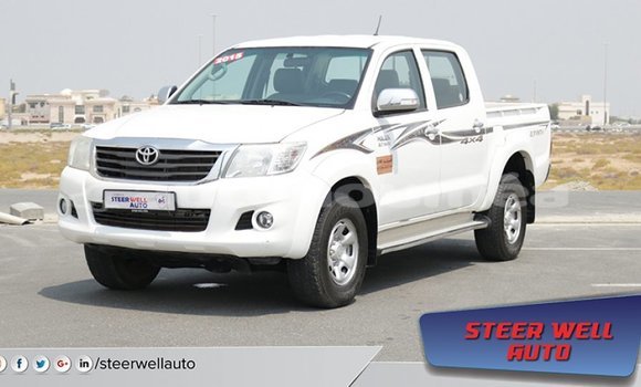 Acheter Import Voiture Toyota Hilux Blanc à Import - Dubai, Iles Acheter Import Voiture Toyota Hilux Blanc à Import - Dubai, Iles