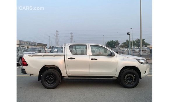 Acheter Import Voiture Toyota Hilux Blanc à Import - Dubai, Iles Acheter Import Voiture Toyota Hilux Blanc à Import - Dubai, Iles
