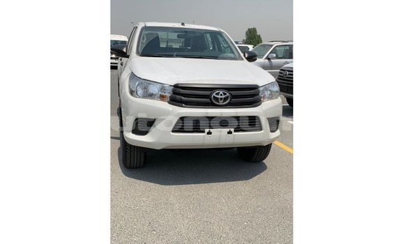 Acheter Import Voiture Toyota Hilux Blanc à Import - Dubai, Iles Acheter Import Voiture Toyota Hilux Blanc à Import - Dubai, Iles
