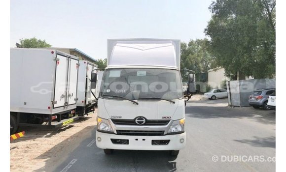Buy Import Hino 300 Series White Truck in Import - Dubai in Iles Buy Import Hino 300 Series White Truck in Import - Dubai in Iles