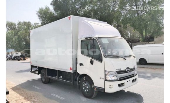 Buy Import Hino 300 Series White Truck in Import - Dubai in Iles Buy Import Hino 300 Series White Truck in Import - Dubai in Iles