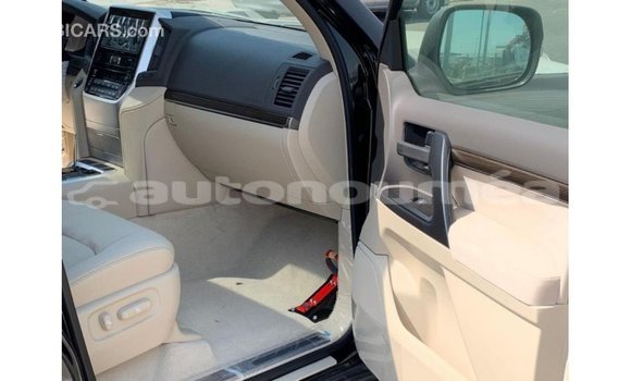 Buy Import Toyota Land Cruiser Black Car in Import - Dubai in Iles Buy Import Toyota Land Cruiser Black Car in Import - Dubai in Iles
