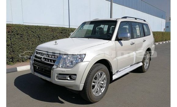 Acheter Import Voiture Mitsubishi Pajero Blanc à Import - Dubai, Iles Acheter Import Voiture Mitsubishi Pajero Blanc à Import - Dubai, Iles