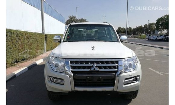 Acheter Import Voiture Mitsubishi Pajero Blanc à Import - Dubai, Iles Acheter Import Voiture Mitsubishi Pajero Blanc à Import - Dubai, Iles