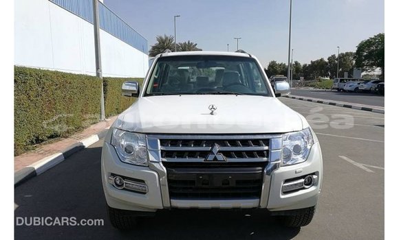 Acheter Import Voiture Mitsubishi Pajero Blanc à Import - Dubai, Iles Acheter Import Voiture Mitsubishi Pajero Blanc à Import - Dubai, Iles