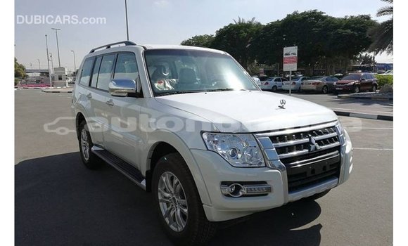 Acheter Import Voiture Mitsubishi Pajero Blanc à Import - Dubai, Iles Acheter Import Voiture Mitsubishi Pajero Blanc à Import - Dubai, Iles