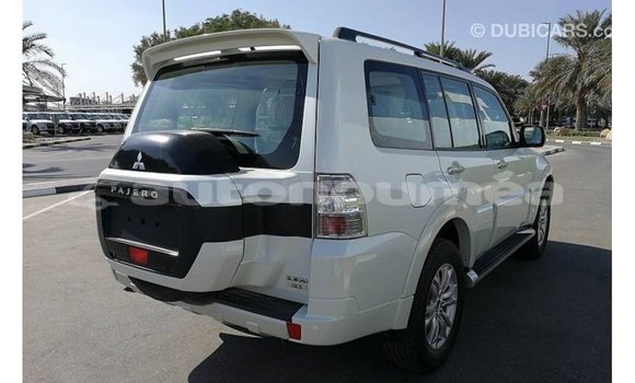 Acheter Import Voiture Mitsubishi Pajero Blanc à Import - Dubai, Iles Acheter Import Voiture Mitsubishi Pajero Blanc à Import - Dubai, Iles