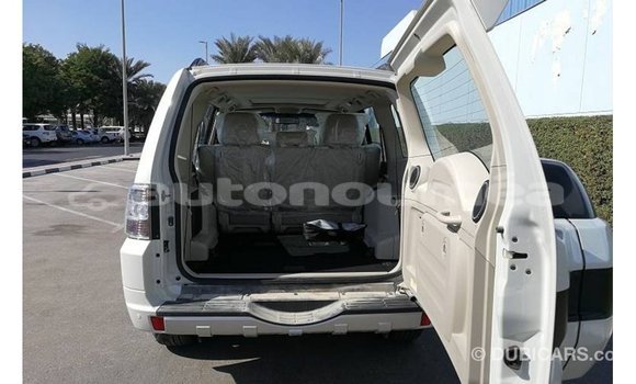 Acheter Import Voiture Mitsubishi Pajero Blanc à Import - Dubai, Iles Acheter Import Voiture Mitsubishi Pajero Blanc à Import - Dubai, Iles