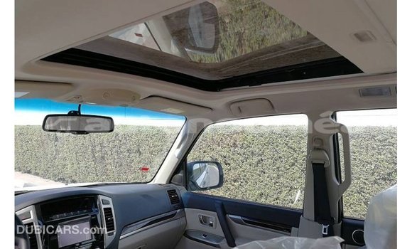 Acheter Import Voiture Mitsubishi Pajero Blanc à Import - Dubai, Iles Acheter Import Voiture Mitsubishi Pajero Blanc à Import - Dubai, Iles