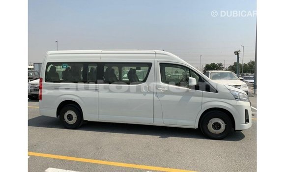 Acheter Import Voiture Toyota Hiace Blanc à Import - Dubai, Iles Acheter Import Voiture Toyota Hiace Blanc à Import - Dubai, Iles