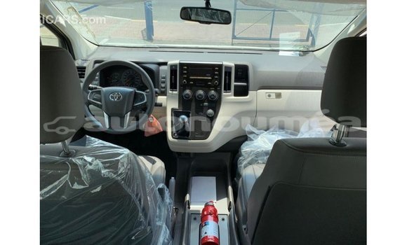 Acheter Import Voiture Toyota Hiace Blanc à Import - Dubai, Iles Acheter Import Voiture Toyota Hiace Blanc à Import - Dubai, Iles