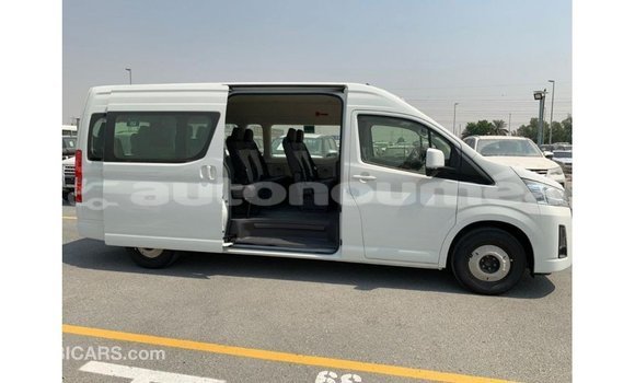 Acheter Import Voiture Toyota Hiace Blanc à Import - Dubai, Iles Acheter Import Voiture Toyota Hiace Blanc à Import - Dubai, Iles