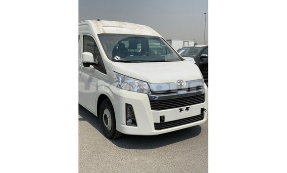 Acheter Import Voiture Toyota Hiace Blanc à Import - Dubai, Iles Acheter Import Voiture Toyota Hiace Blanc à Import - Dubai, Iles