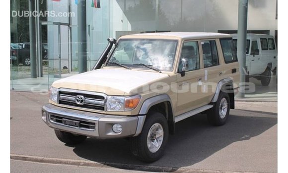 Acheter Import Voiture Toyota Land Cruiser Beige à Import - Dubai, Iles Acheter Import Voiture Toyota Land Cruiser Beige à Import - Dubai, Iles