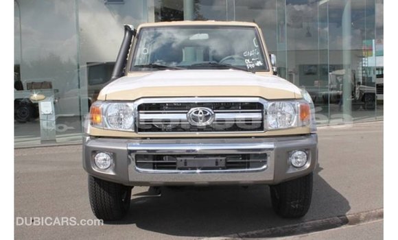 Acheter Import Voiture Toyota Land Cruiser Beige à Import - Dubai, Iles Acheter Import Voiture Toyota Land Cruiser Beige à Import - Dubai, Iles