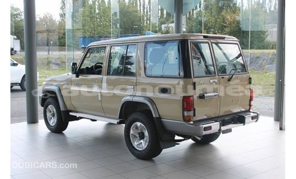 Acheter Import Voiture Toyota Land Cruiser Beige à Import - Dubai, Iles Acheter Import Voiture Toyota Land Cruiser Beige à Import - Dubai, Iles