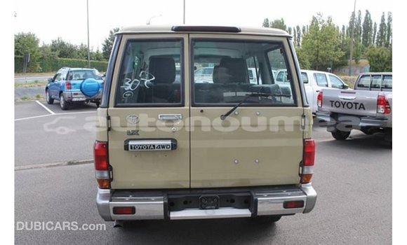 Acheter Import Voiture Toyota Land Cruiser Beige à Import - Dubai, Iles Acheter Import Voiture Toyota Land Cruiser Beige à Import - Dubai, Iles