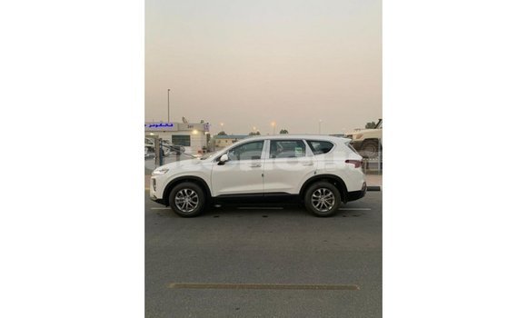 Buy Import Hyundai Santa Fe White Car in Import - Dubai in Iles Buy Import Hyundai Santa Fe White Car in Import - Dubai in Iles