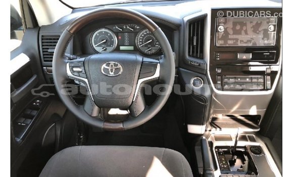 Buy Import Toyota Land Cruiser Black Car in Import - Dubai in Iles Buy Import Toyota Land Cruiser Black Car in Import - Dubai in Iles