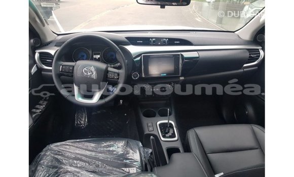 Acheter Import Voiture Toyota Hilux Marron à Import - Dubai, Iles Acheter Import Voiture Toyota Hilux Marron à Import - Dubai, Iles