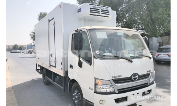 Buy Import Hino 300 Series White Truck in Import - Dubai in Iles Buy Import Hino 300 Series White Truck in Import - Dubai in Iles