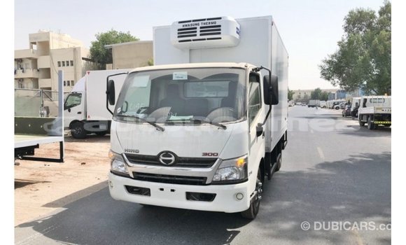 Buy Import Hino 300 Series White Truck in Import - Dubai in Iles Buy Import Hino 300 Series White Truck in Import - Dubai in Iles