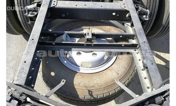 Acheter Import Voiture Mitsubishi Carisma Blanc à Import - Dubai, Iles Acheter Import Voiture Mitsubishi Carisma Blanc à Import - Dubai, Iles