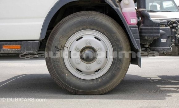 Acheter Import Voiture Mitsubishi Carisma Blanc à Import - Dubai, Iles Acheter Import Voiture Mitsubishi Carisma Blanc à Import - Dubai, Iles